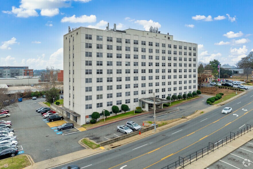 More Photos Of 6115 W Markham St, Little Rock Apartments For Lease