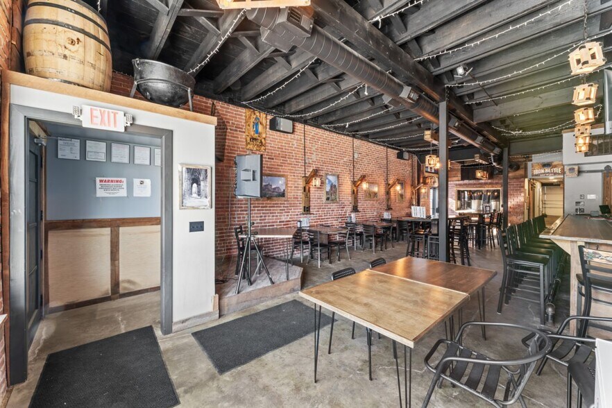 More Photos Of 508 S Main St, Grain Valley Bar For Lease