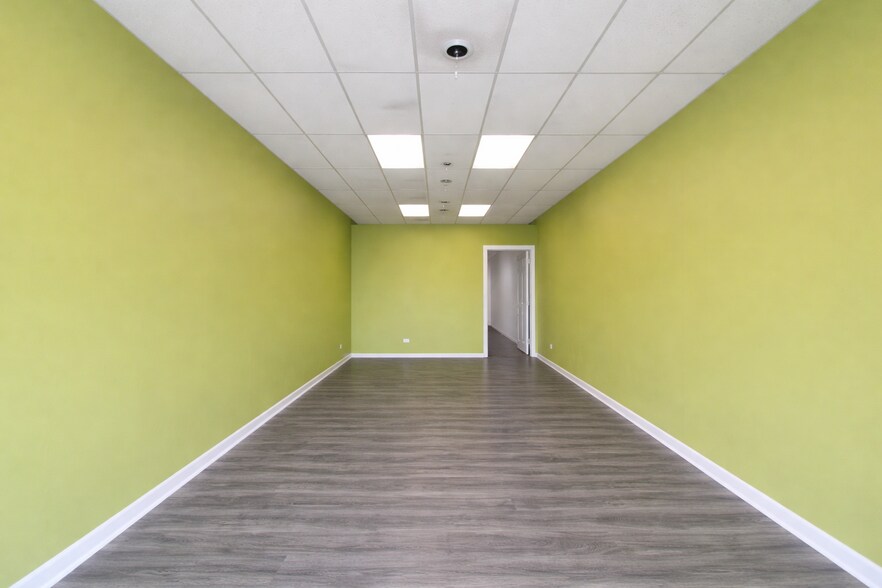 More Photos Of 40-60 W Palatine Rd, Palatine Unknown For Lease