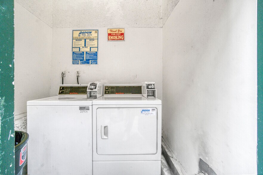 More Photos Of 4023-4027 W 28th St, Los Angeles Apartments For Sale