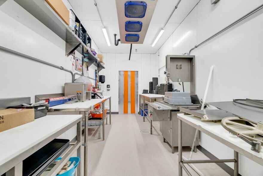 More Photos Of 306-310 Huron Ave, Port Huron Freestanding For Sale