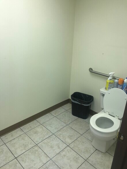 More Photos Of 227 N Jefferson St, New Castle Medical For Sale