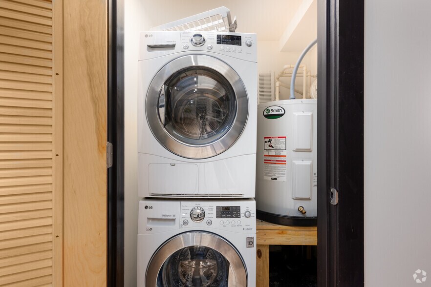 More Photos Of 50 W 4th St, Winston-Salem Apartments For Lease