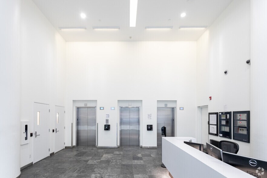 More Photos Of 555-579 Robson St, Vancouver Office For Lease