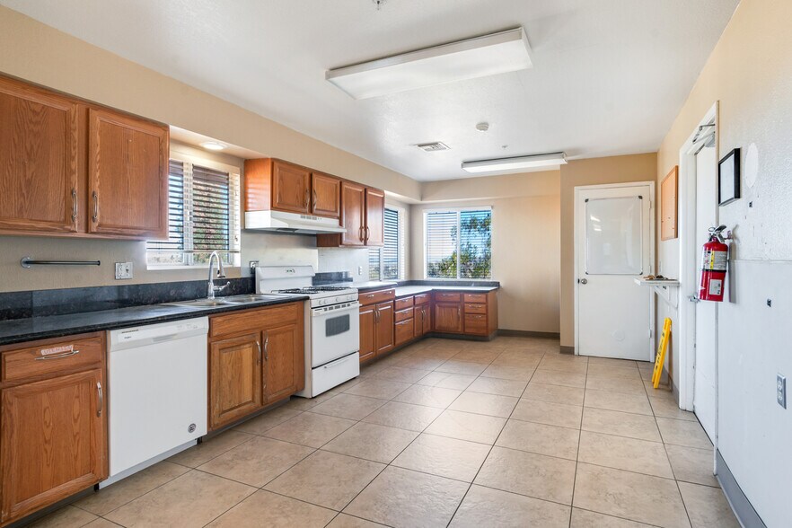 More Photos Of 6889 Sunny Vista Rd, Joshua Tree Lodge Meeting Hall For Sale