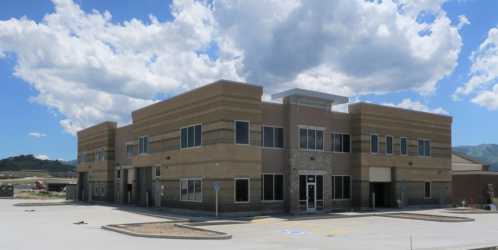 More Photos Of 661 E Parkway Dr, Park City Warehouse For Lease