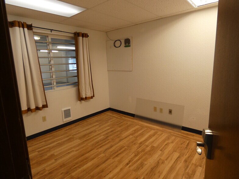More Photos Of 281 W Business Park Loop, Shelton Warehouse For Lease