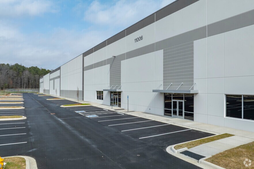 More Photos Of 11006 Mount Holly Huntersville Rd, Huntersville Distribution For Lease