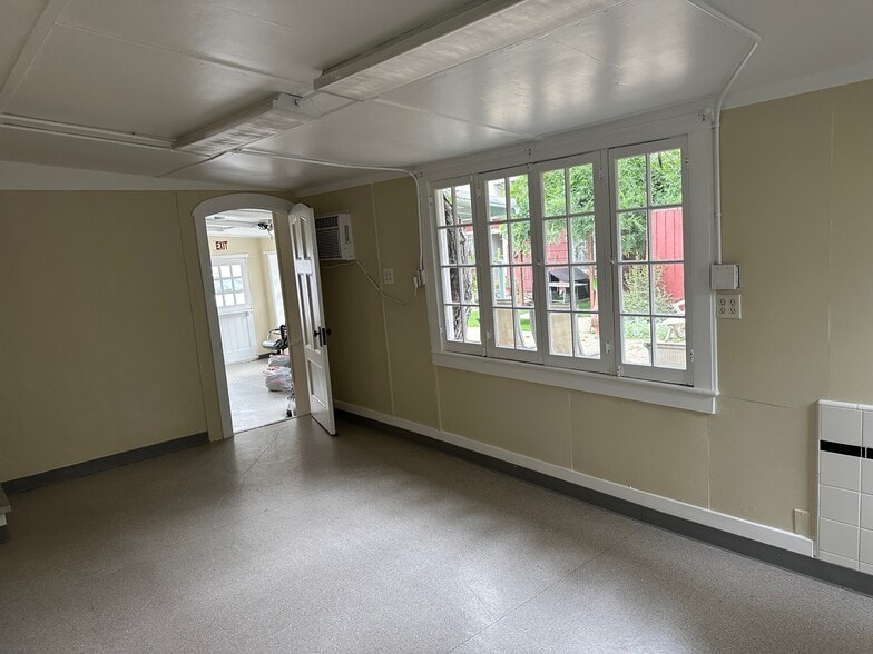 More Photos Of 4926 Vineland Ave, North Hollywood Office For Lease