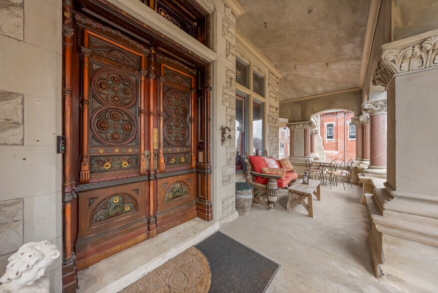 More Photos Of 809 Hall St, Saint Joseph Hospitality For Sale