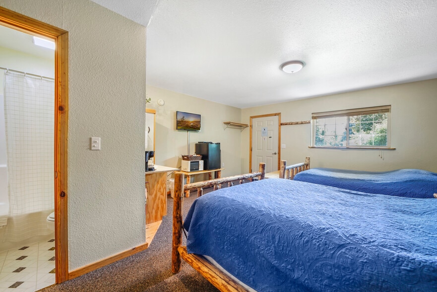 More Photos Of 418 W Spruce St, Mackay Hotel For Sale