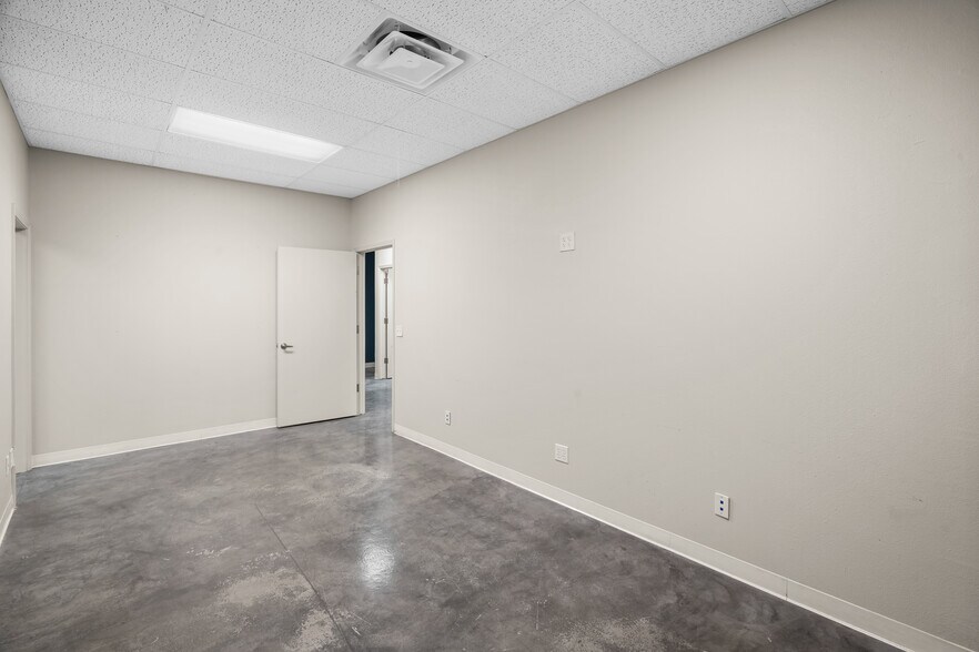 More Photos Of 2000 Lomaland Dr, El Paso Storefront Retail Office For Lease