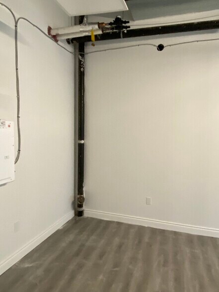 More Photos Of 15 Wellesley St W, Toronto Office For Lease