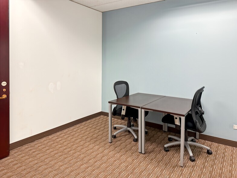 More Photos Of 203 N LaSalle St, Chicago Coworking Space