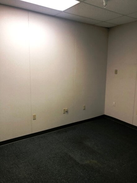 More Photos Of 1036-1062 Corporate Ln, Export Storefront Retail Office For Lease