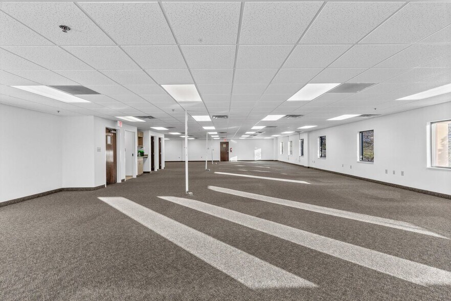 More Photos Of 1701 Louisville Dr, Knoxville Light Distribution For Lease