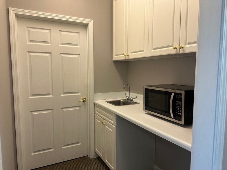 More Photos Of 701 Whitlock Ave SW, Marietta Business Park For Lease