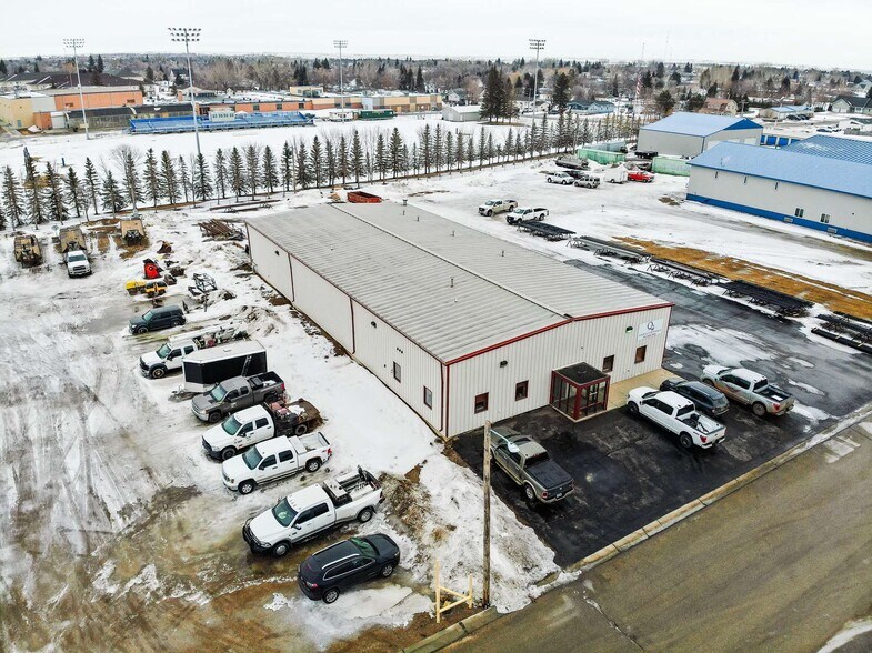 More Photos Of 114 12th Ave SW, Stanley Service For Sale