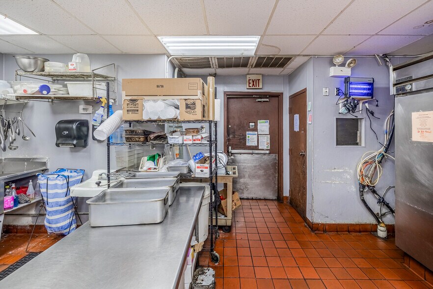 More Photos Of 497 E Blackstock Rd, Spartanburg Restaurant For Lease
