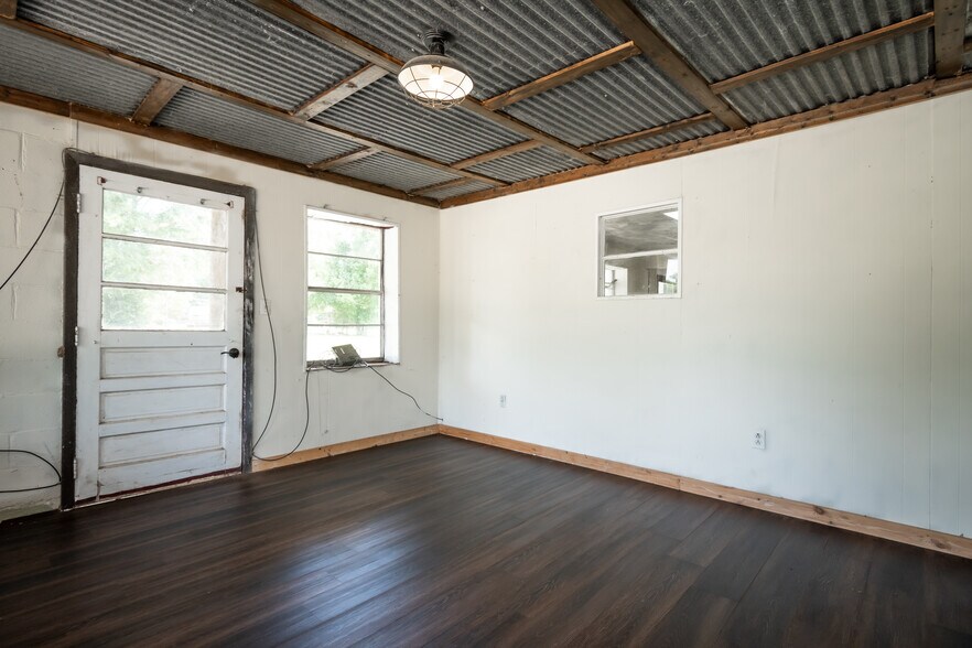 More Photos Of 577 Main st, Lexington Flex For Sale
