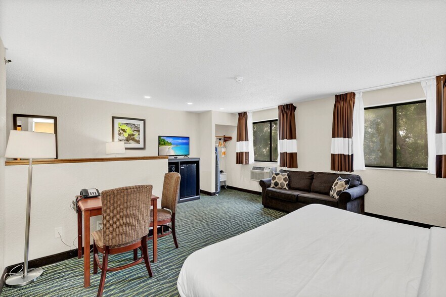 More Photos Of 1392 W North Blvd, Leesburg Hotel For Sale