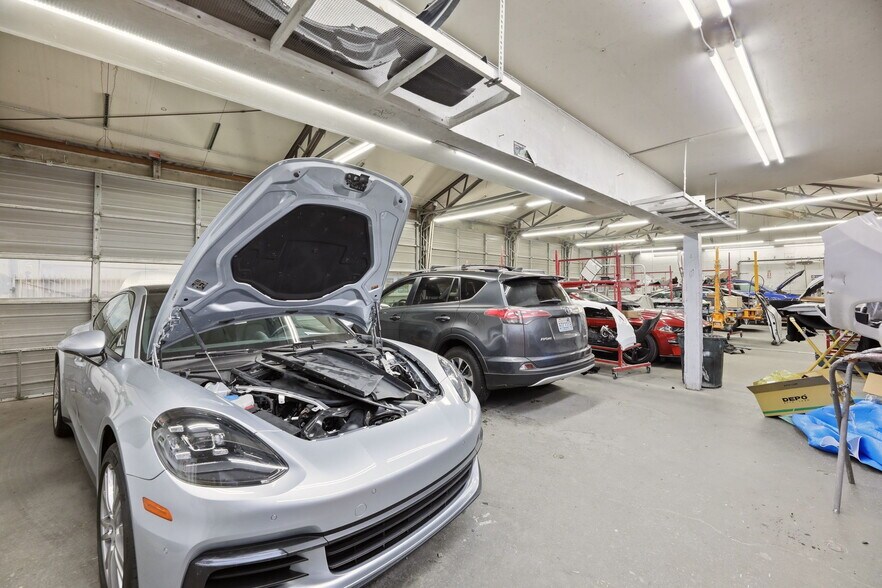 More Photos Of 13036 Lake City Way NE, Seattle Auto Dealership For Sale