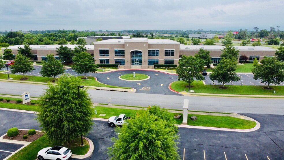 More Photos Of 3605 W Southern Hills Blvd, Rogers Office For Lease