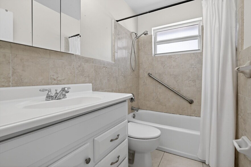 More Photos Of 4825 NE 23rd Ave, Fort Lauderdale Apartments For Sale