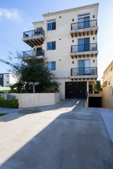 More Photos Of 8520 Whitworth Dr, Los Angeles Apartments For Sale