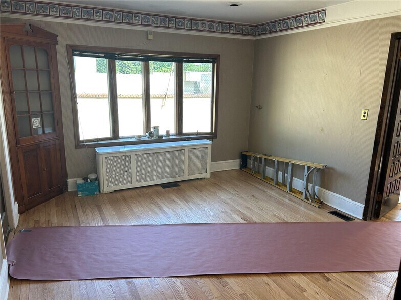 More Photos Of 153 Main St, Kings Park Office For Sale