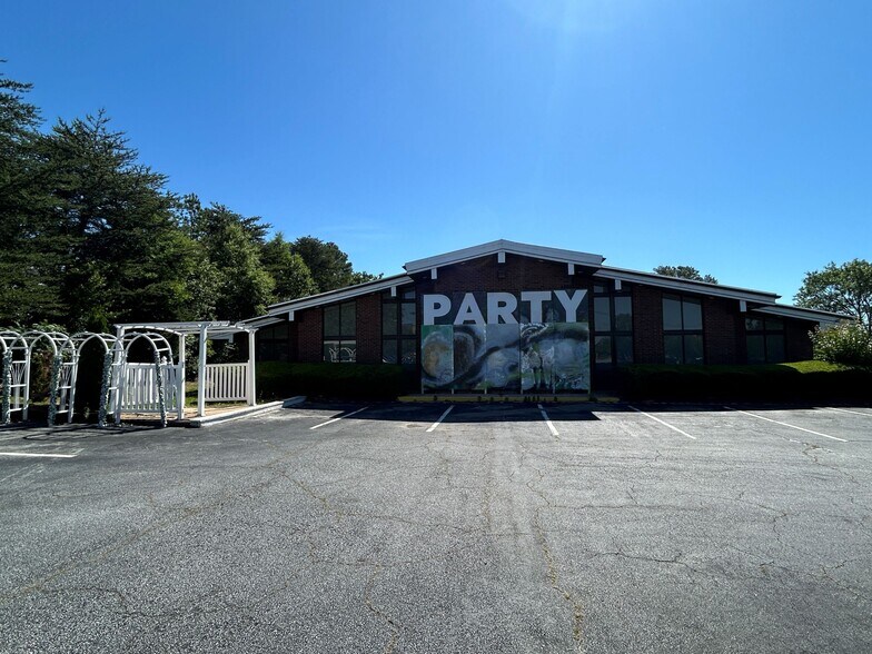Primary Photo Of 3370 Venture Pky, Duluth Restaurant For Lease
