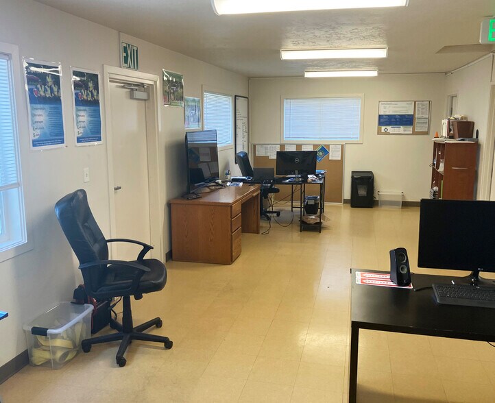 More Photos Of 10930 NE Marx St, Portland Flex For Sale