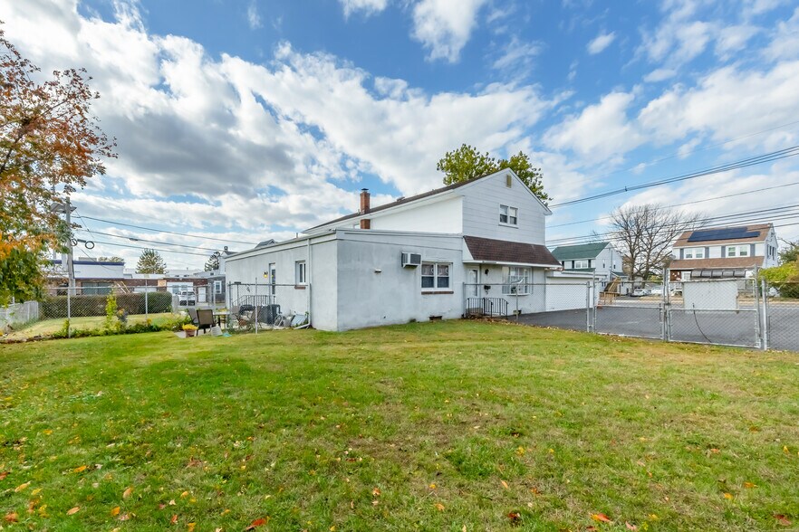 More Photos Of 40 W Kings Hwy, Mount Ephraim Office For Sale