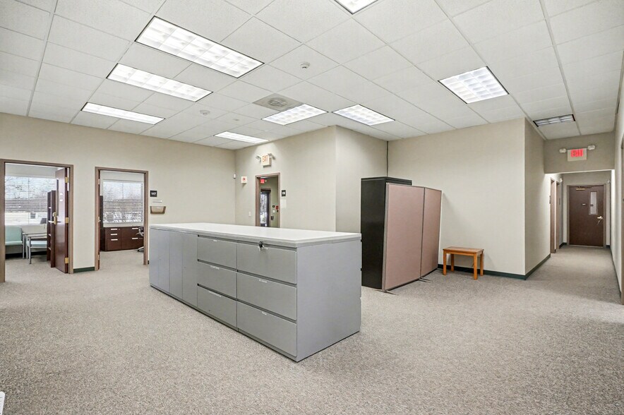 More Photos Of 5360 Hampton Pl, Saginaw Office For Sale