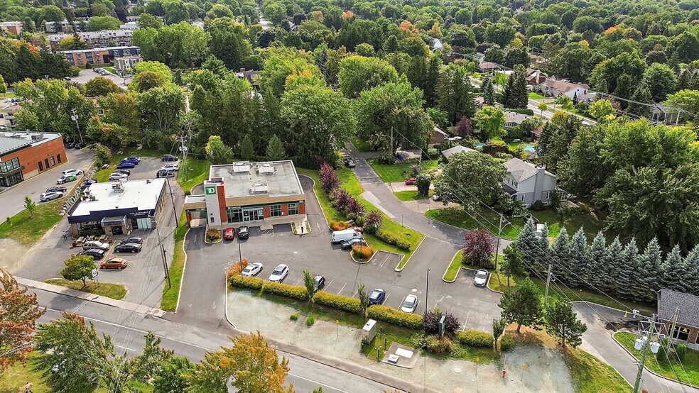 More Photos Of 280 Boul Sir-Wilfrid-Laurier, Mont-saint-hilaire Bank For Lease