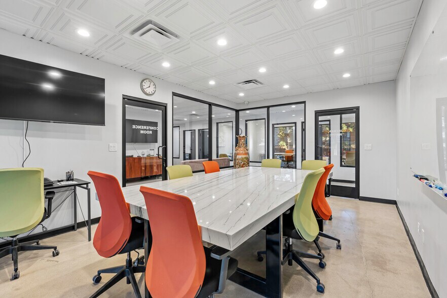 More Photos Of 4600 W American Ave, Bakersfield Office For Sale