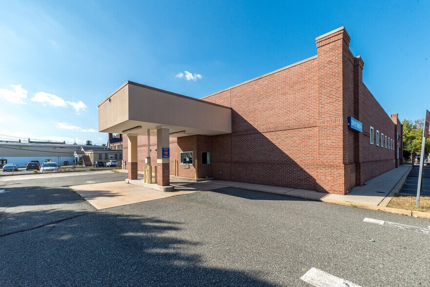 More Photos Of 340 E High St, Pottstown Drugstore For Sale