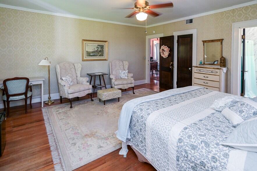 More Photos Of 799 Whitthorne St, Shelbyville Hospitality For Sale