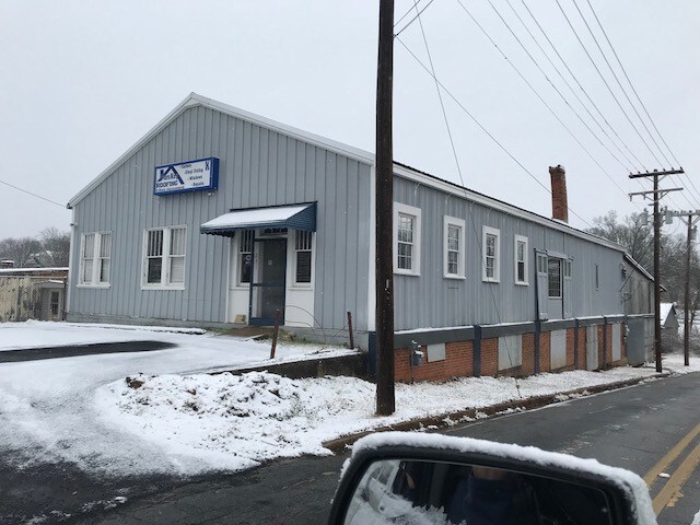 More Photos Of 231 W Market St, Anderson Warehouse For Lease