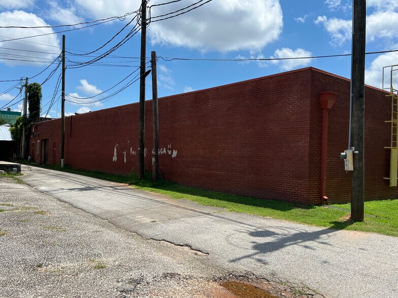 More Photos Of 110-112 Trinity St, Abbeville Storefront For Sale