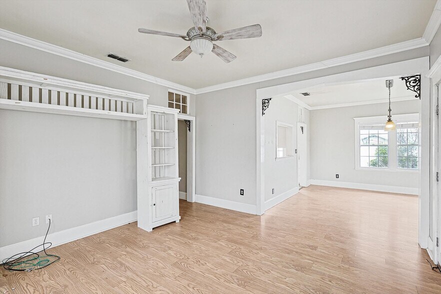 More Photos Of 111 S Pine St, Roanoke General Retail For Sale