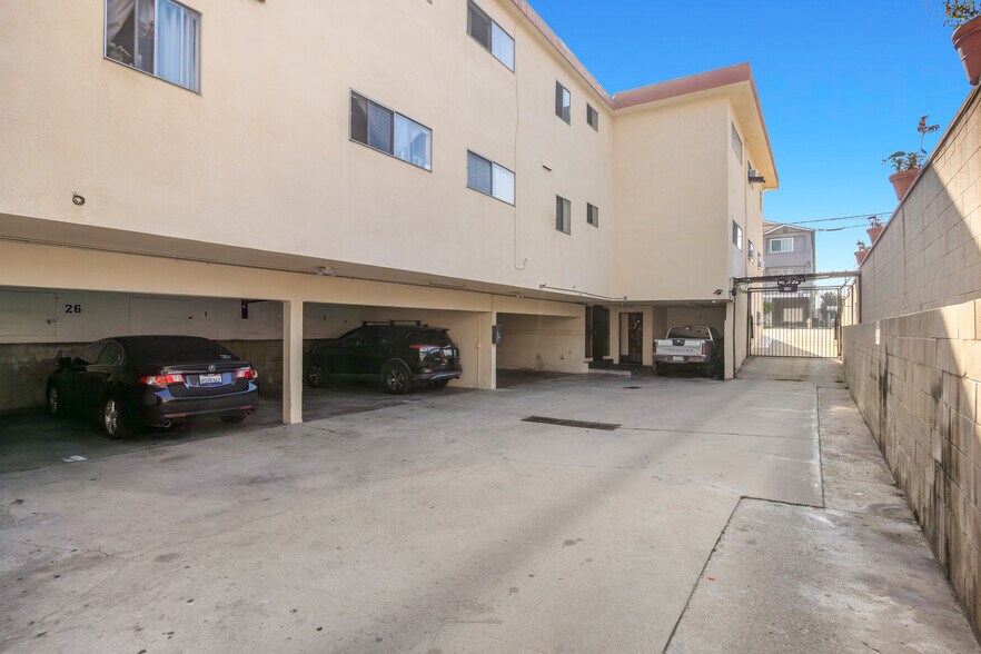 More Photos Of 4055 W 129th St, Hawthorne Apartments For Sale