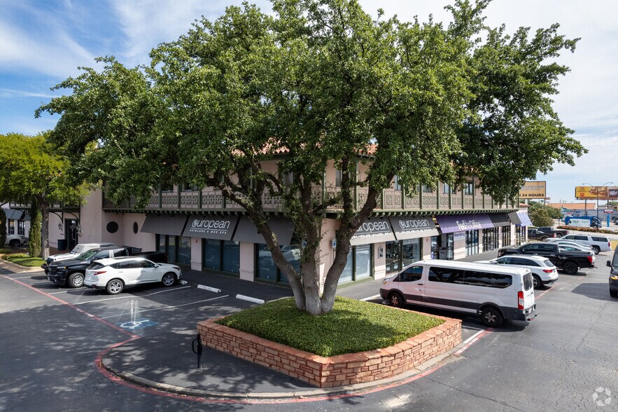 More Photos Of 6040 Camp Bowie Blvd, Fort Worth Freestanding For Lease