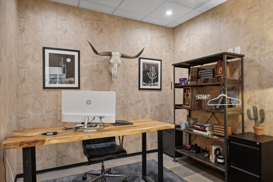 More Photos Of 14201 N Hayden Rd, Scottsdale Light Distribution For Lease