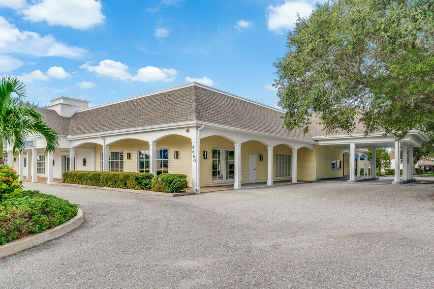 More Photos Of 8660 S Tamiami Trl, Sarasota Office For Sale