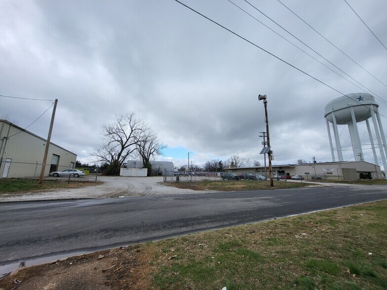 More Photos Of 516 Adele Ave, Joplin Distribution For Sale