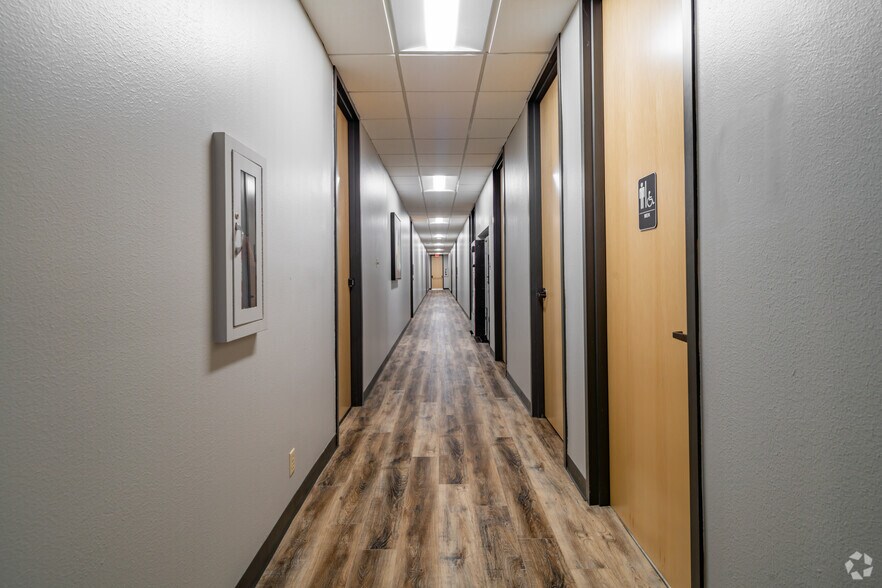 More Photos Of 4400 S Piedras Dr, San Antonio Unknown For Lease