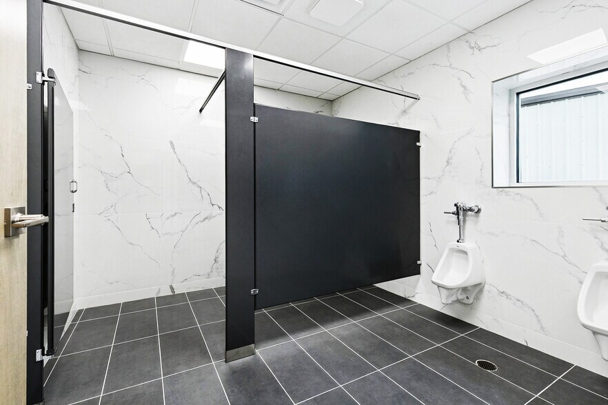 More Photos Of 8411 Parc Pl, Chalmette Office For Sale