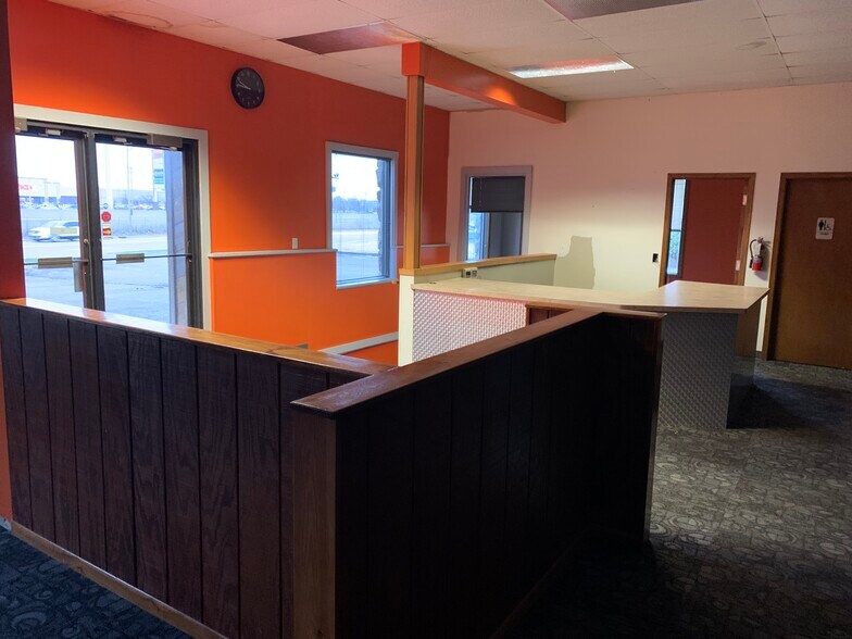 More Photos Of 1145 S Washburn St, Oshkosh Freestanding For Lease