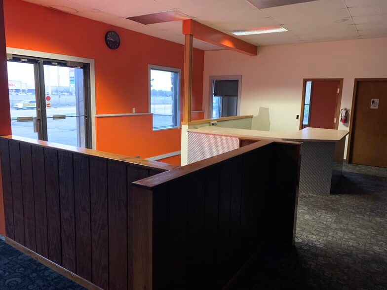 More Photos Of 1145 S Washburn St, Oshkosh Freestanding For Sale